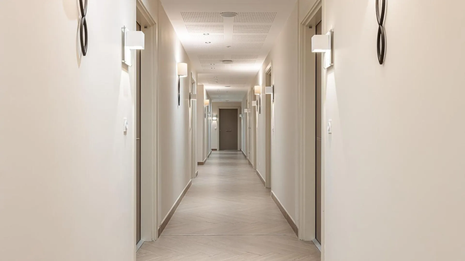 Marina Bay Hotel Villeneuve-Loubet